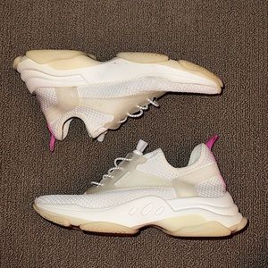 Steve Madden Myles white sneaker - women’s size 9